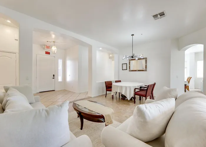 3 Mi To Santan Village: W/ Covered Patio Holiday home